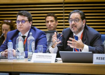 Delegación de la Universidad Nacional de Loja visita la sede de OLACDE para enriquecer conocimientos en materia energética.